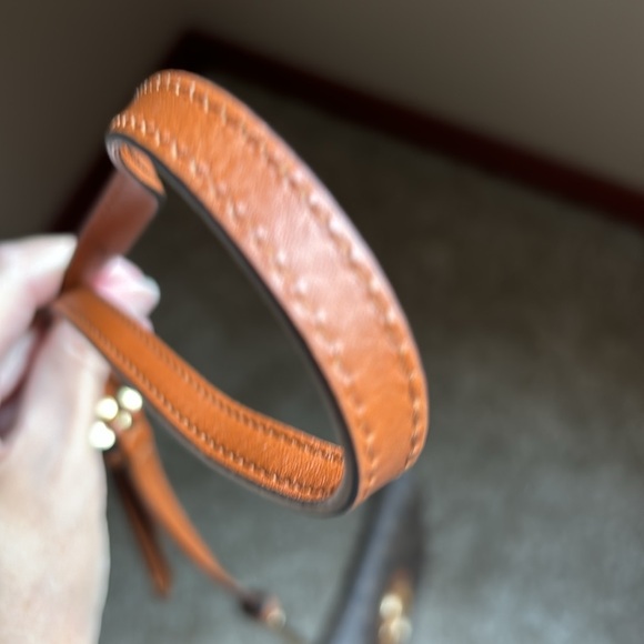 Michael Kors small crossbody signature bag in brown with gold tone hardware EUC - Picture 5 of 12